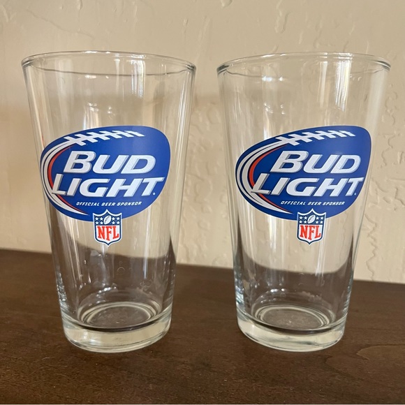 2 Bud Light Beer Glasses - Picture 3 of 4